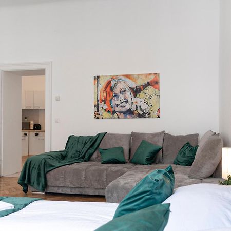 Prime Location & Peaceful Shared 2 Bedroom Apt With Backyard Βιέννη Εξωτερικό φωτογραφία