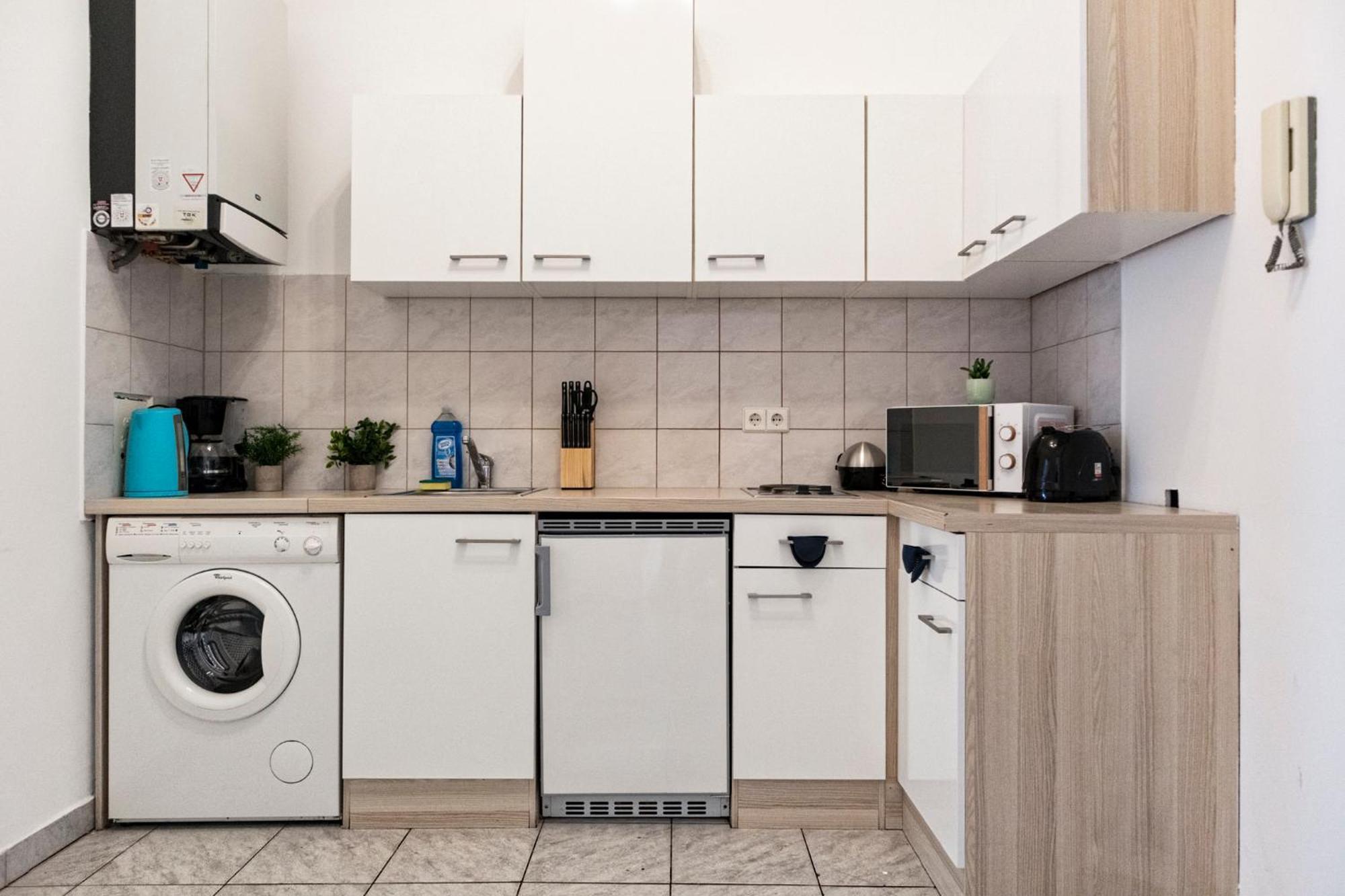 Prime Location & Peaceful Shared 2 Bedroom Apt With Backyard Βιέννη Εξωτερικό φωτογραφία